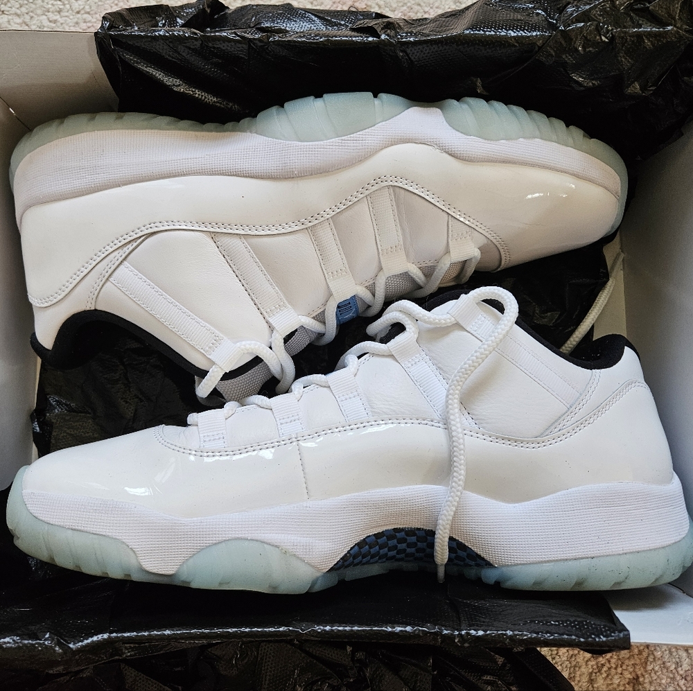 Air jordan 11 retro low size 12 legend blue